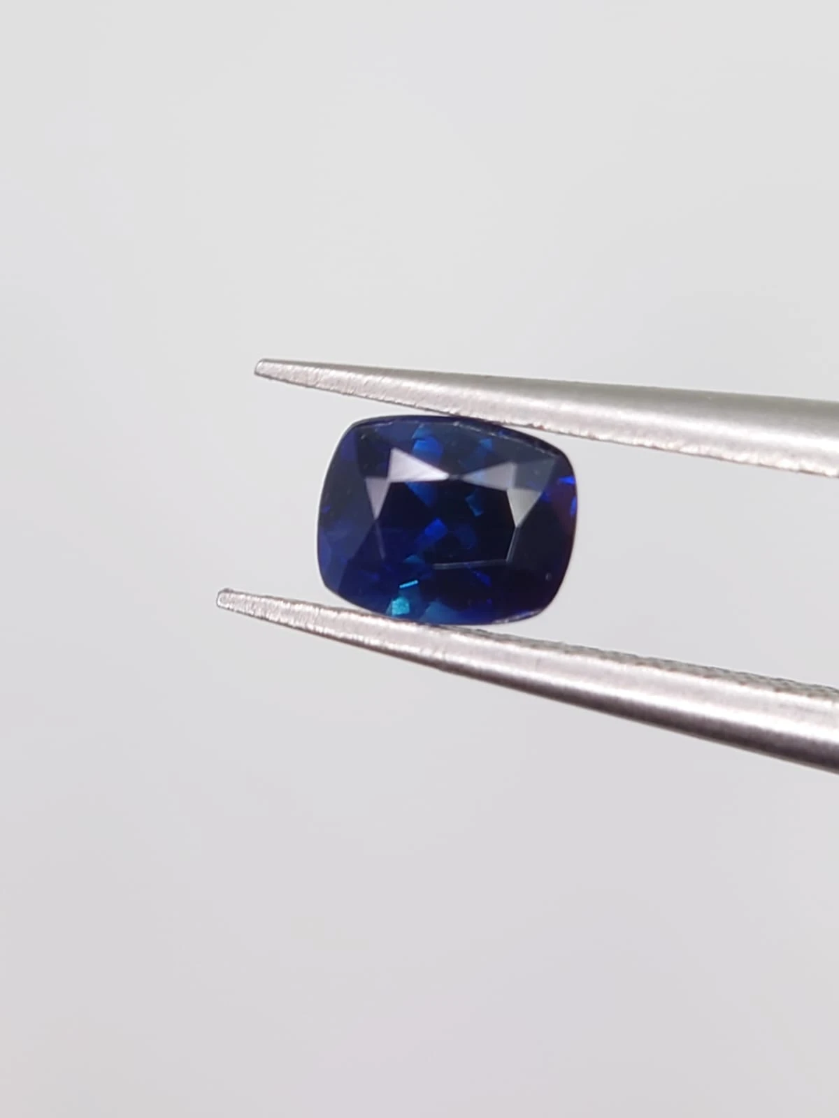 0.5ct Natural Royal Blue Sapphire from Nigeria — view 5